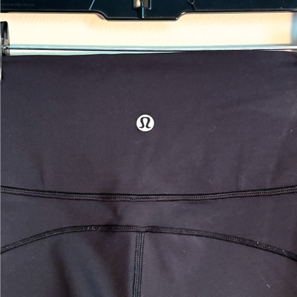 LULULEMON In Movement 7/8 Tight *Everlux 25"
Black 8 EUC - Picture 6 of 8
